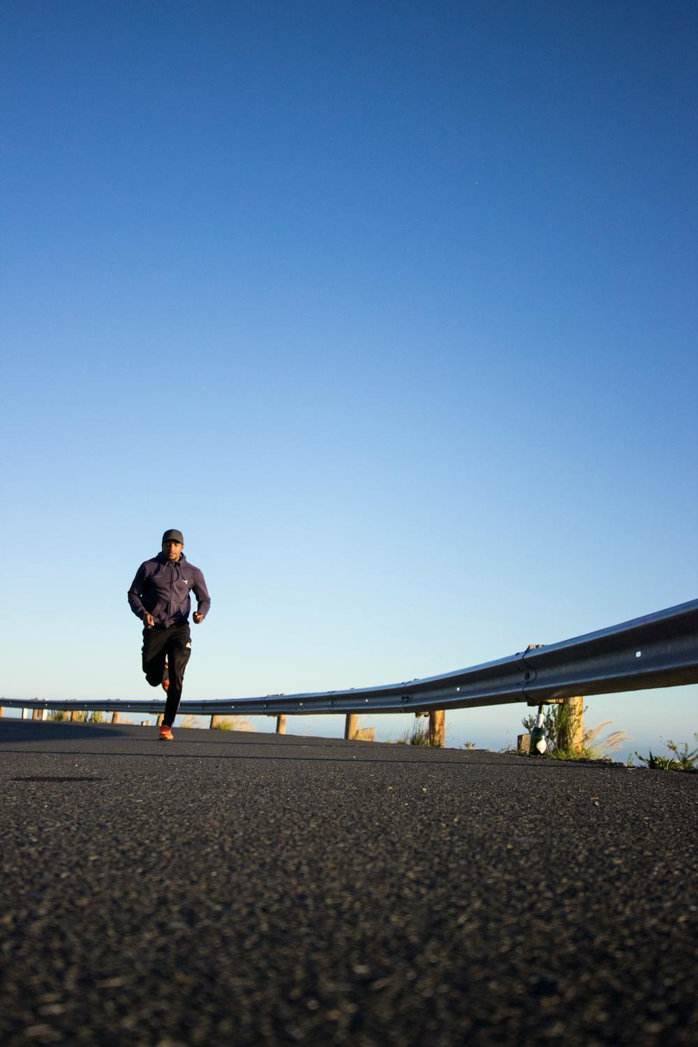 A runner demonstrating cardiorespiratory fitness, the strongest predictor of longevity according to research spanning 3.8 million people