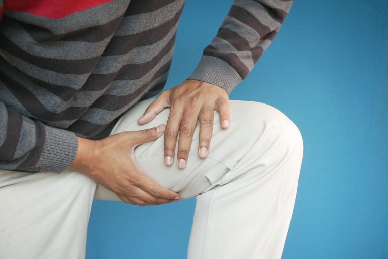 Man holding his knee, collagen joint pain evidence | Healthcare Discovery